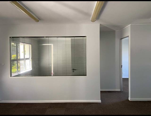 104M² OFFICE TO LET IN TOKAI